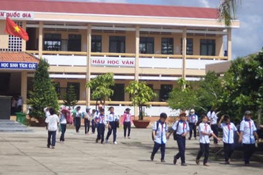 Phụ huynh “lo sốt vó” với nhiều khoản tiền trường