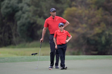 Tiger Woods và con trai tiếp tục tham dự PNC Championship
