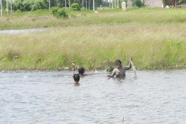 Bạc Liêu: Hàng chục ngàn học sinh chưa biết bơi