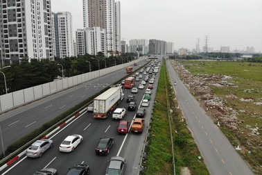 Hà Nội: Cửa ngõ phía nam ùn tắc chiều mùng 5 tết