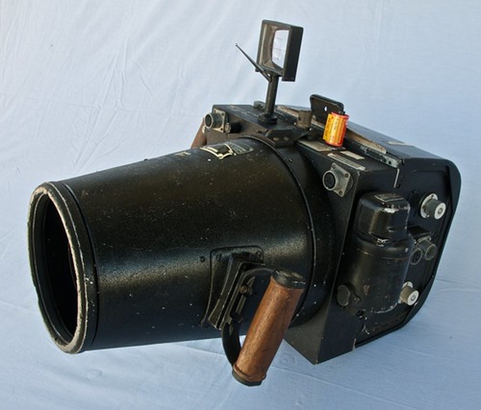 Chiếc camera khổng lồ như ... súng đại bác thời Thế Chiến II - 1 Chiếc camera khổng lồ như ... súng đại bác thời Thế Chiến II - 1