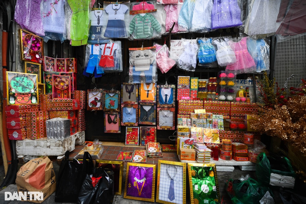 Người Hà Nội tấp nập chuẩn bị đồ lễ trước ngày tiễn ông Táo về trời - 3 Người Hà Nội tấp nập chuẩn bị đồ lễ trước ngày tiễn ông Táo về trời - 3