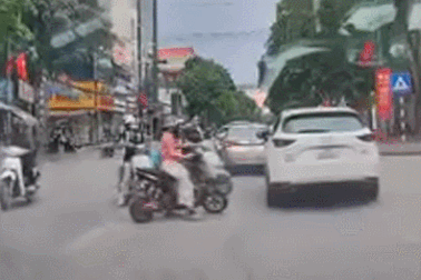 Clip cô gái "thả tim" cho tài xế khi được nhường đường nổi bật tuần qua