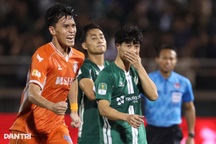 Bùi Tiến Dũng tỏa sáng, Công Phượng đá hỏng phạt đền trận tranh vé V-League