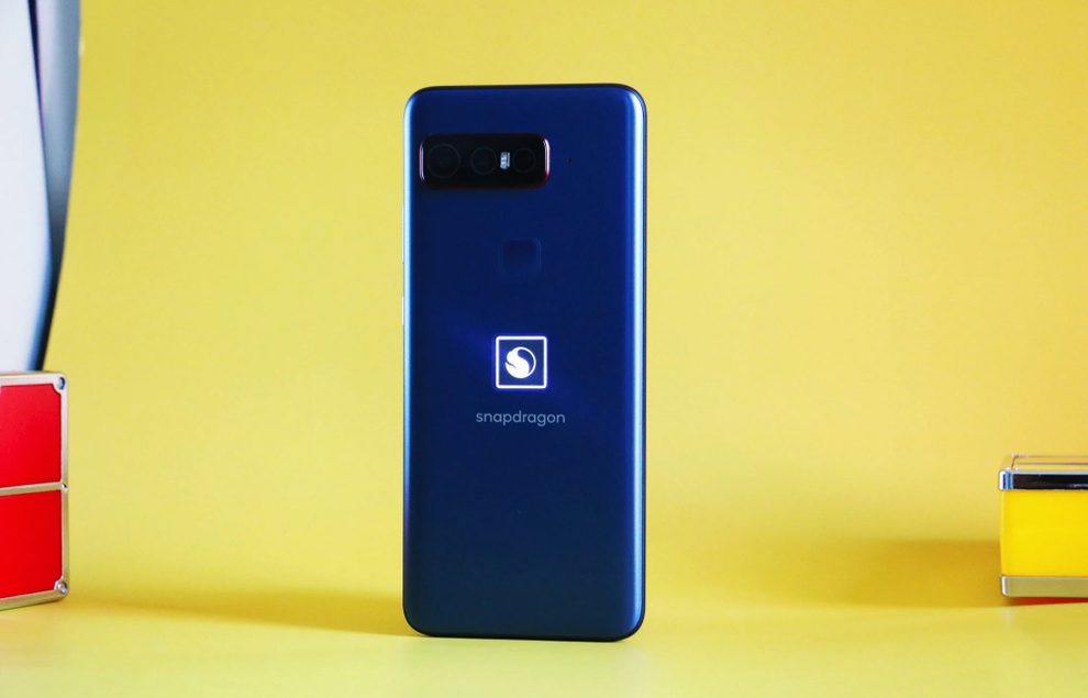 5 mẫu smartphone độc đáo, có tiền cũng khó mua tại Việt Nam - 5 5 mẫu smartphone độc đáo, có tiền cũng khó mua tại Việt Nam - 5