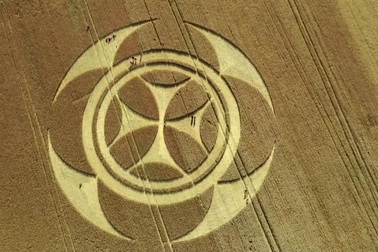 Vòng tròn bí ẩn giữa cánh đồng nước Pháp