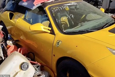 Hàng loạt siêu xe bị bỏ hoang, vứt như "rác" giữa trời Dubai giàu có