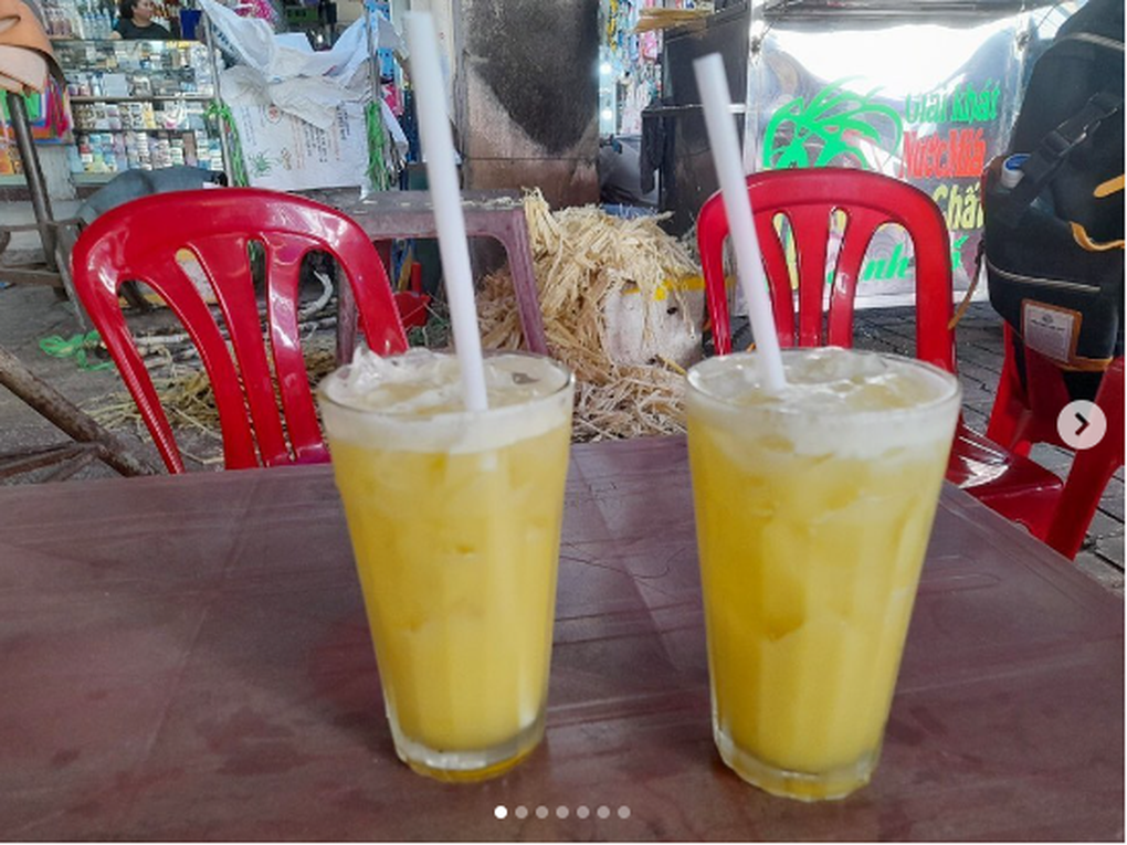 Nước mía kiểu Việt Nam bày bán chợ châu Phi, khách tò mò vây kín chờ mua - 3 Nước mía kiểu Việt Nam bày bán chợ châu Phi, khách tò mò vây kín chờ mua - 3