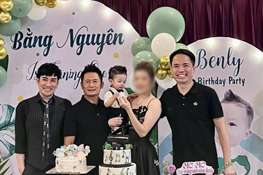 Bằng Kiều và bạn gái làm lễ thôi nôi cho quý tử thứ 4