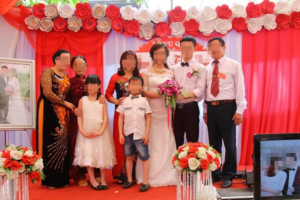Sôi động dịch vụ tổ chức đám cưới giả giá hàng trăm triệu đồng - 4 Sôi động dịch vụ tổ chức đám cưới giả giá hàng trăm triệu đồng - 4