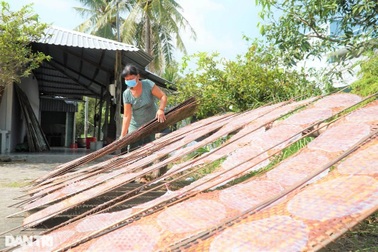 U60 tiết lộ bí quyết làm bánh tráng ngon không đủ bán cho khách