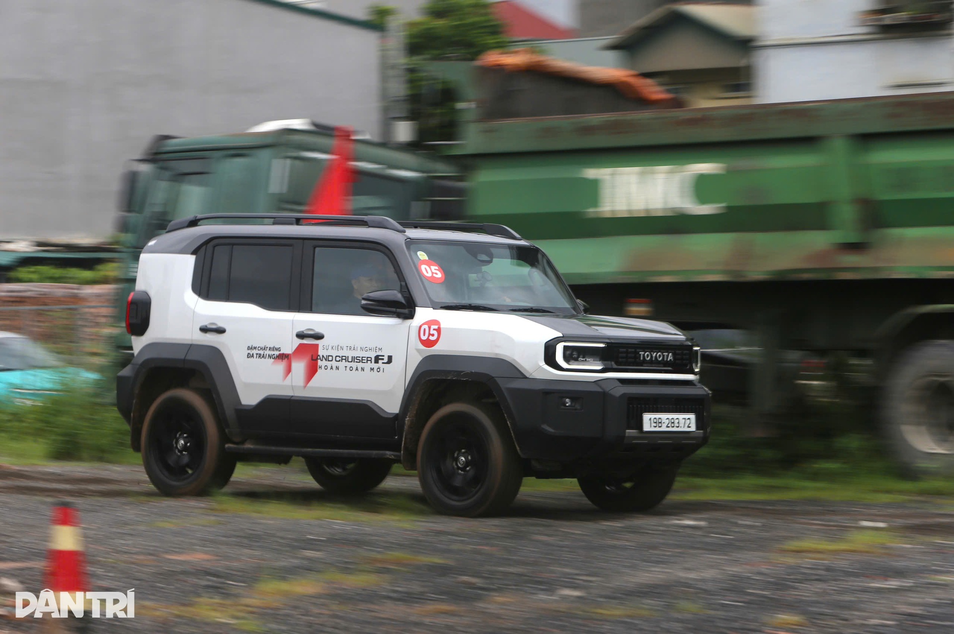 Toyota Land Cruiser FJ: Xe dành cho người thích đi off-road - 1 Toyota Land Cruiser FJ: Xe dành cho người thích đi off-road - 1