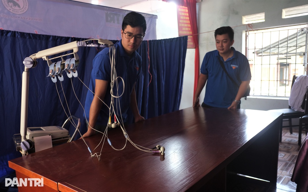 Người dân nghèo vùng cao vui mừng khi được khám bệnh, nhận thuốc miễn phí - 3