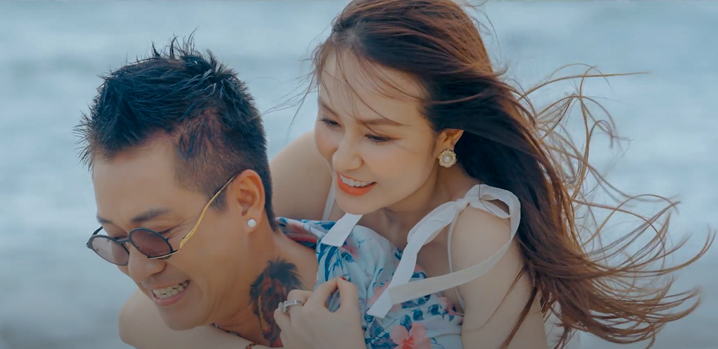 Tuấn Hưng không ngại khi bị nói chiều và hay nịnh vợ - 2 Tuấn Hưng không ngại khi bị nói chiều và hay nịnh vợ - 2