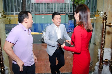 Lam Trường “khoe” anh trai ruột, ôm chặt Tiêu Châu Như Quỳnh