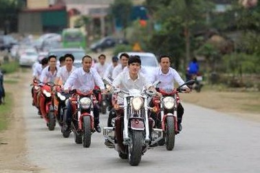 Truy tìm dàn mô-tô “khủng” trong đám cưới con đại gia