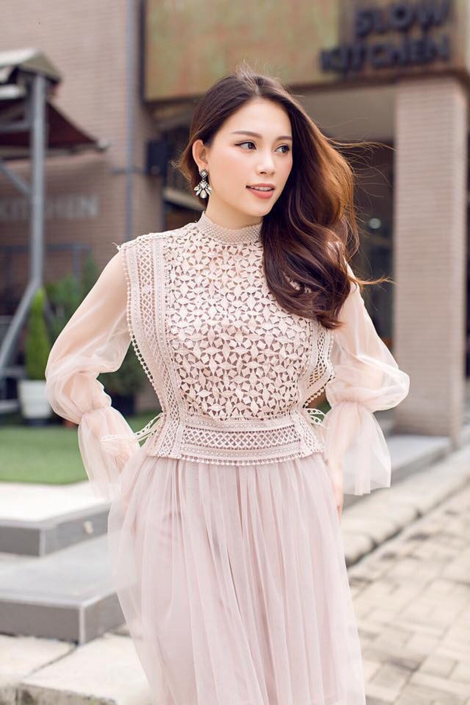 Lên báo Anh nhờ đeo khẩu trang, Linh Rin hé lộ Phillip Nguyễn tạo cảm hứng - 10 Lên báo Anh nhờ đeo khẩu trang, Linh Rin hé lộ Phillip Nguyễn tạo cảm hứng - 10
