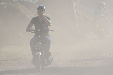 Người dân Hà Nội bức xúc về tình trạng ô nhiễm khói bụi