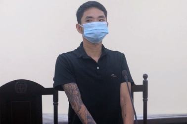 Hà Nội: Thợ cắt tóc túm tóc cán bộ kiểm dịch