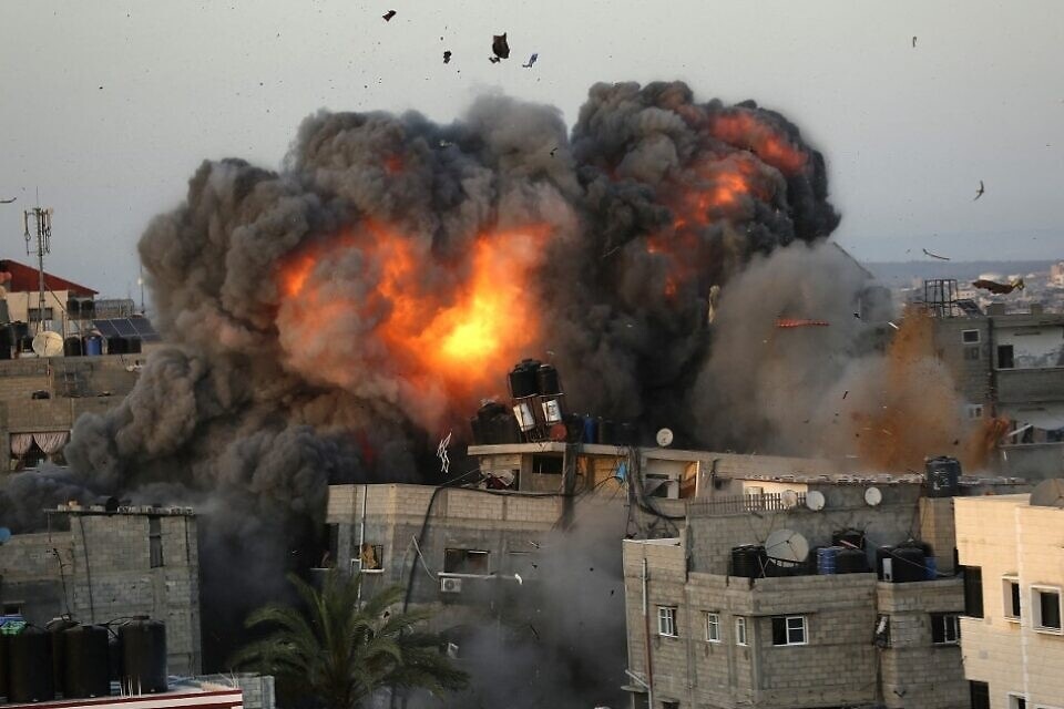52 máy bay Israel xuất kích trong đêm, lật tung hầm ngầm Hamas - 1 52 máy bay Israel xuất kích trong đêm, lật tung hầm ngầm Hamas - 1