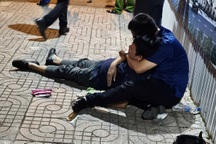 Người đàn ông khóc ngất bên thi thể vợ và mẹ sau vụ tai nạn ở TPHCM