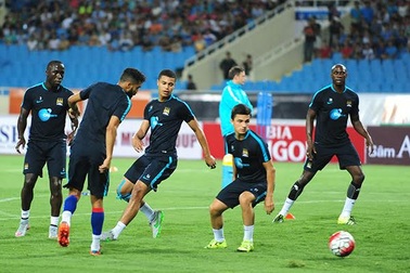 Dàn sao Man City tập luyện hăng say trên sân Mỹ Đình