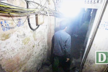 Căn nhà 2m2 ở Hà Nội: Muốn đi phải bò, ngủ phải nằm nghiêng