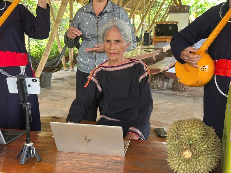 Bó rau 2.000 đồng đổi đời cô gái nghèo chốn thâm sơn - 9