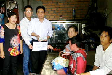 Hơn 259 triệu đồng đến với gia đình cháu bé bị “vẩy cá”