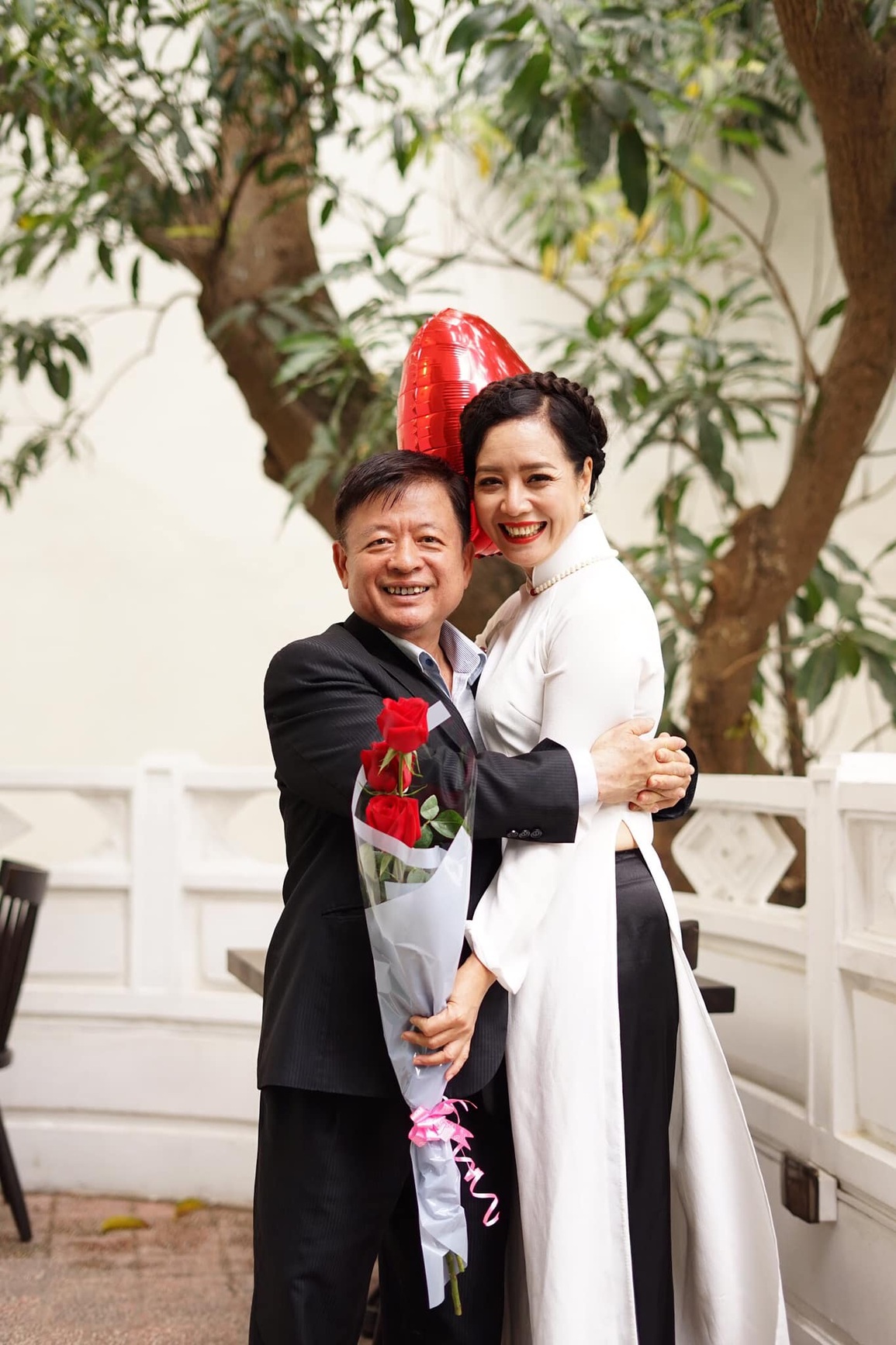 Nghệ sĩ Chiều Xuân chia sẻ khoảnh khắc theo chàng về dinh cách đây 35 năm - 2 Nghệ sĩ Chiều Xuân chia sẻ khoảnh khắc theo chàng về dinh cách đây 35 năm - 2