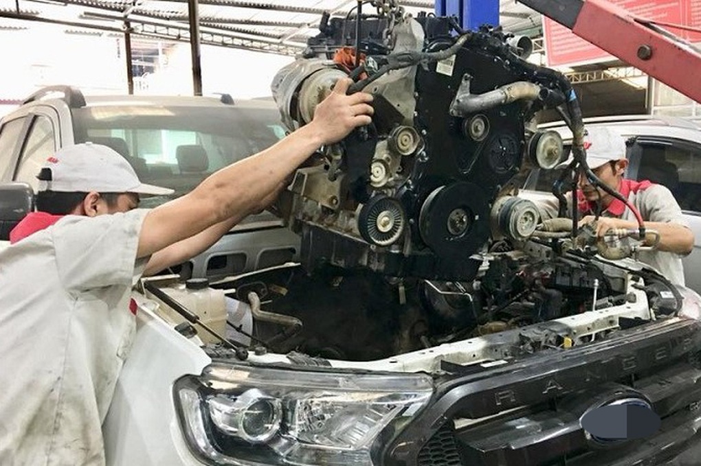 Sau mưa lũ ở Nghệ An, những ô tô bị ngập nước là coi như vứt bỏ? - 3 Sau mưa lũ ở Nghệ An, những ô tô bị ngập nước là coi như vứt bỏ? - 3