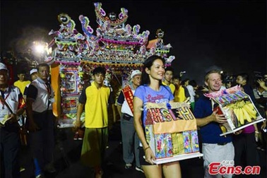 Phong tục cúng tháng cô hồn ở Việt Nam và thế giới