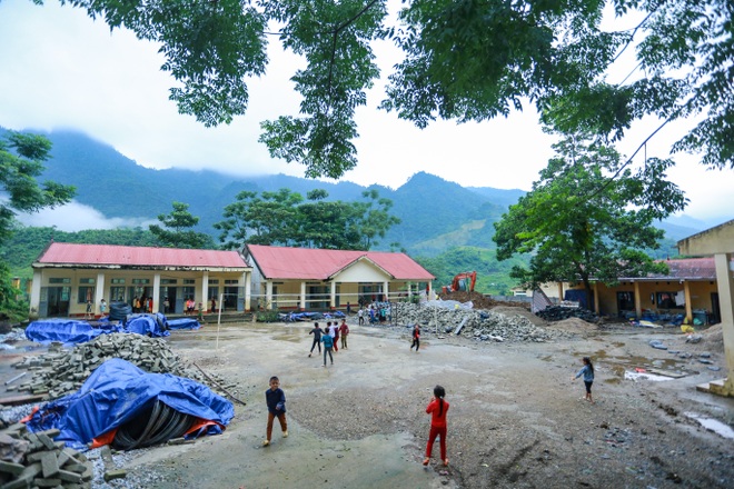 Giáo viên vùng cao vui mừng sau 2 năm có phòng học và nhà công vụ mới - 4 Giáo viên vùng cao vui mừng sau 2 năm có phòng học và nhà công vụ mới - 4