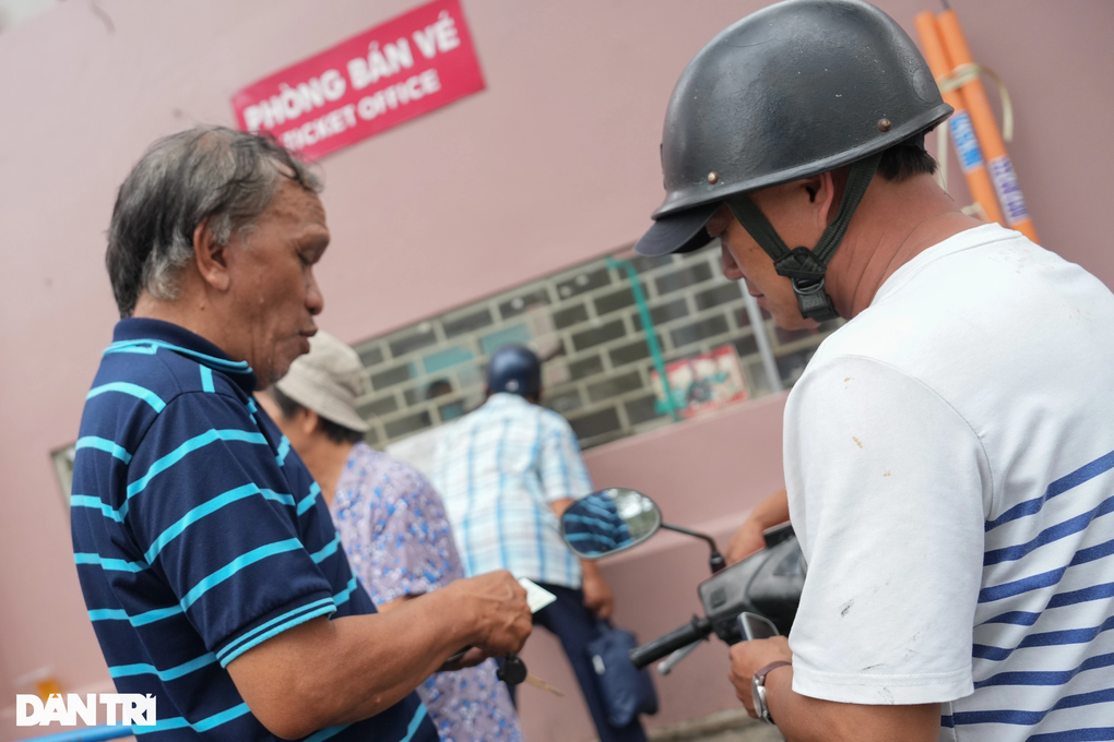 Vé xem trận Việt Nam - Singapore: Ngày buồn cho dân phe - 9 Vé xem trận Việt Nam - Singapore: Ngày buồn cho dân phe - 9