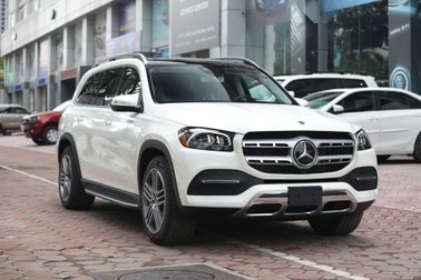 Mercedes GLS chênh giá gần 700 triệu đồng tại đại lý cho các xe giao ngay