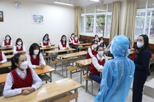 Giáo viên "kiệt sức", vừa là F0, vừa dạy trực tuyến kiêm nhân viên y tế