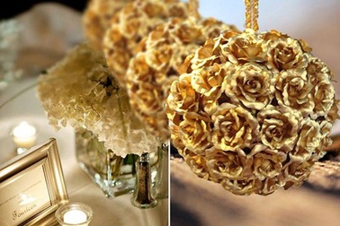 Hoa hồng dát vàng giá siêu rẻ: 5,3 triệu đồng/10 bông