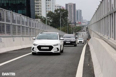 Chính thức thông xe hệ thống đường dẫn lên xuống cầu cạn dài nhất Hà Nội