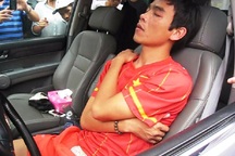 Cựu tuyển thủ Huy Hoàng nghi “phê thuốc” làm náo loạn đường phố