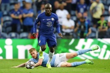 N'Golo Kante: Cậu bé nhút nhát và "con quái vật" đáng sợ