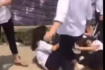 Hà Nội: Xôn xao học sinh nữ đánh nhau vì ghen tuông