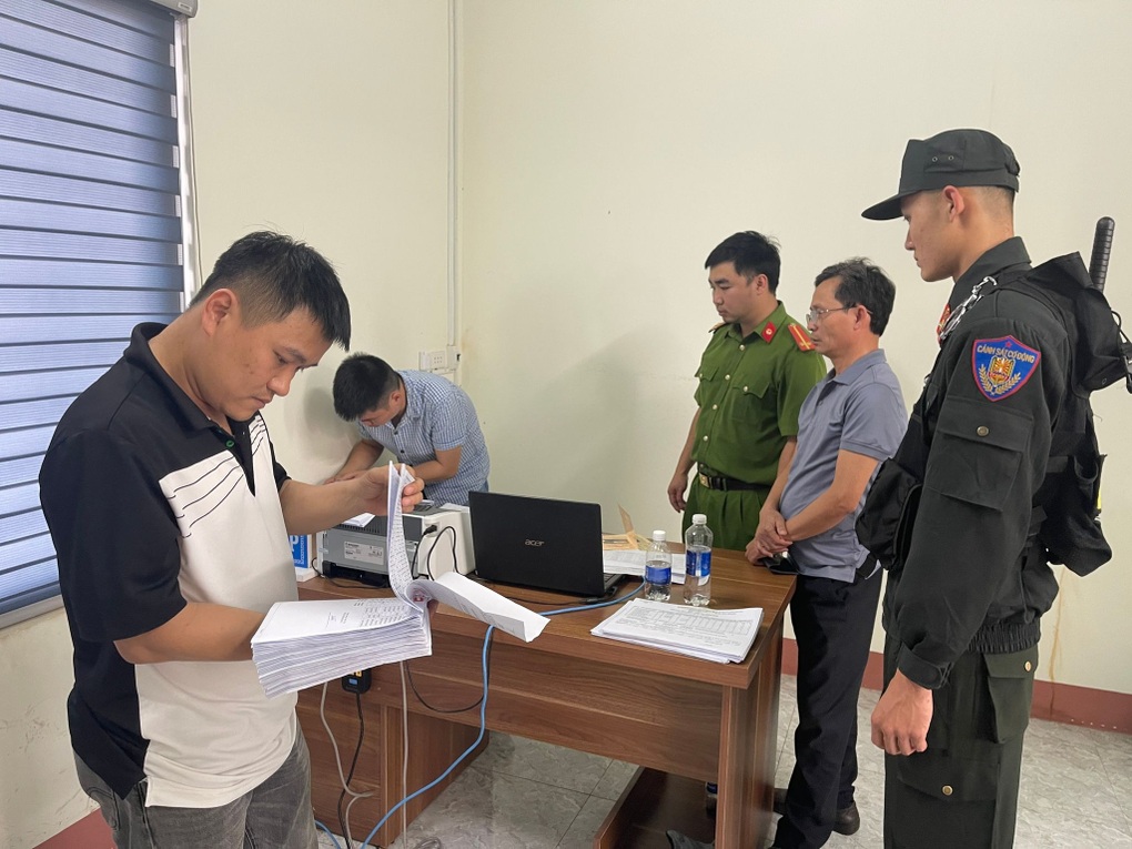 Tạm giữ giám đốc trung tâm đăng kiểm tại Đắk Lắk - 2 Tạm giữ giám đốc trung tâm đăng kiểm tại Đắk Lắk - 2