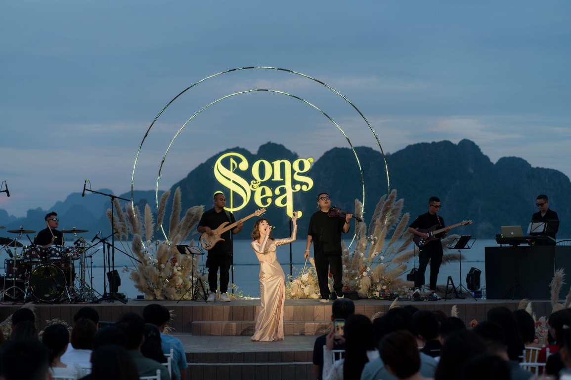 Đêm nhạc SongSea khai mở chuỗi hoạt động giải trí hấp dẫn tại Vân Đồn - 2 Đêm nhạc SongSea khai mở chuỗi hoạt động giải trí hấp dẫn tại Vân Đồn - 2