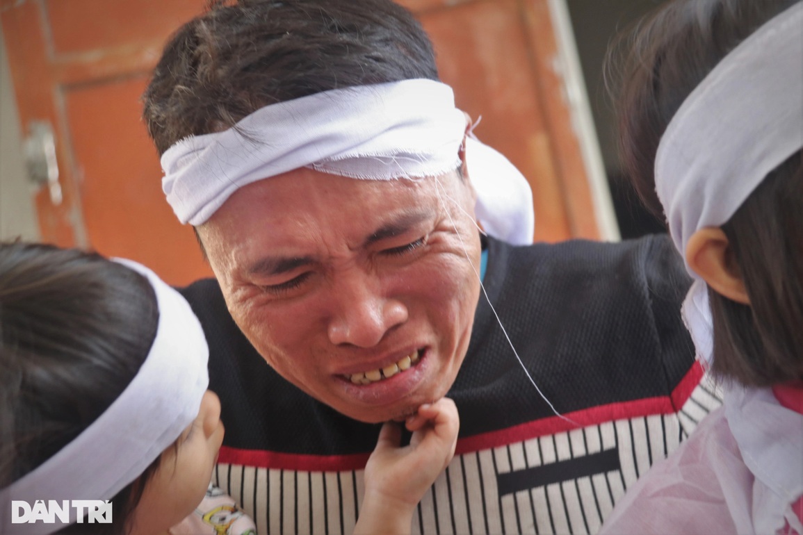 Buốt lòng cảnh 4 đứa trẻ bơ vơ mất mẹ ngày cận Tết, bố mang bệnh hiểm nghèo - 4