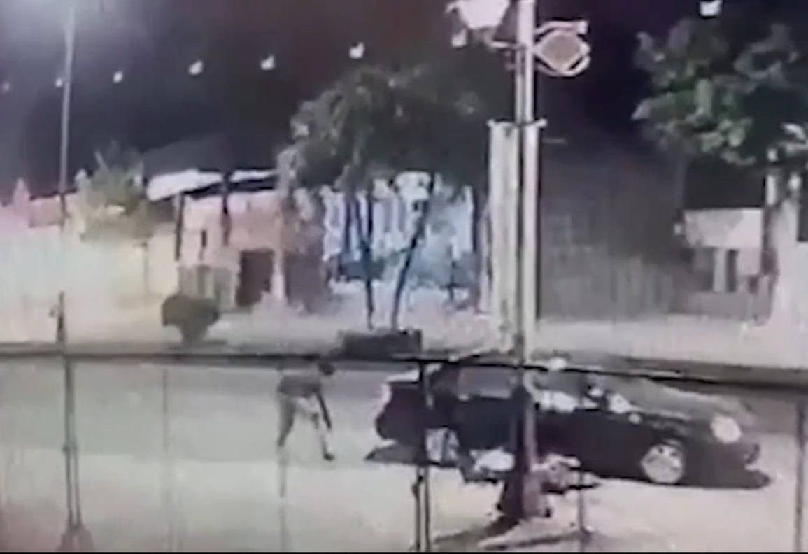 Nhóm người đi ô tô tông xe máy rồi hung hãn cầm dao chém chết nạn nhân - 1