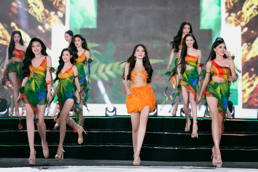 Đạo diễn Hoàng Nhật Nam chia sẻ về sân khấu đêm chung kết Miss World Vietnam 2023 - 5 Đạo diễn Hoàng Nhật Nam chia sẻ về sân khấu đêm chung kết Miss World Vietnam 2023 - 5
