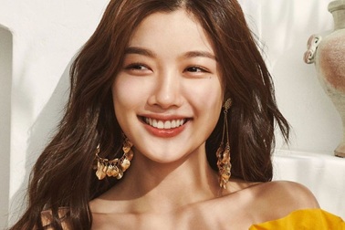 “Em gái quốc dân” Kim Yoo Jung “lột xác” ngoạn mục ở tuổi 21