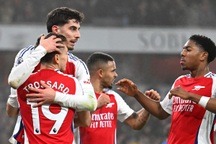 Arsenal vươn lên nhì bảng sau chiến thắng trước Ipswich Town