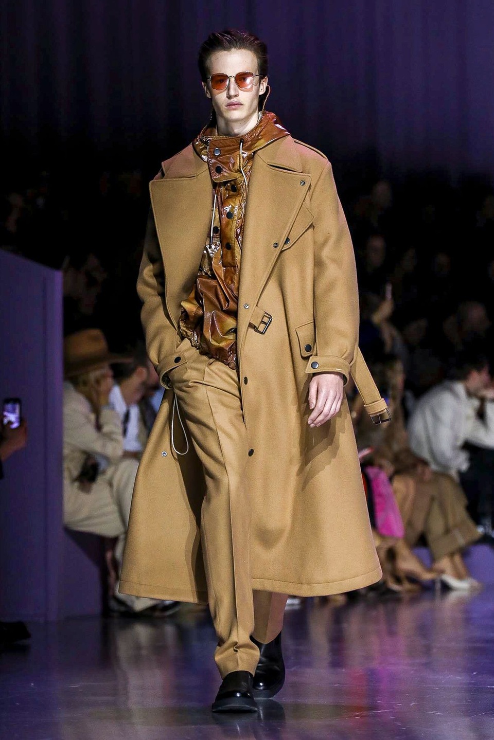 Siêu mẫu Bella Hadid trình diễn ấn tượng tại Milan - 7