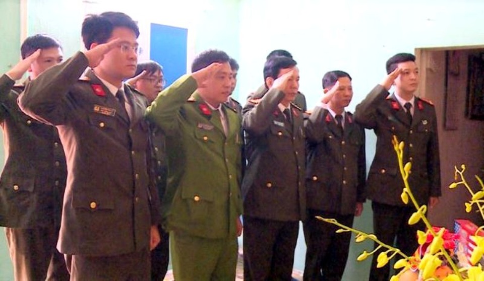 Con chiến sĩ công an hy sinh ở Đồng Tâm được trợ cấp đến năm 18 tuổi - 2 Con chiến sĩ công an hy sinh ở Đồng Tâm được trợ cấp đến năm 18 tuổi - 2